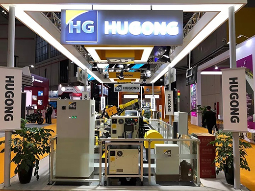 进博会首日太阳城网址意大利CEA展位展品机械人焊接系统